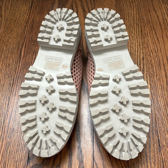 Pink Vince Camuto oxfords, size 9 - Picture 3 of 5